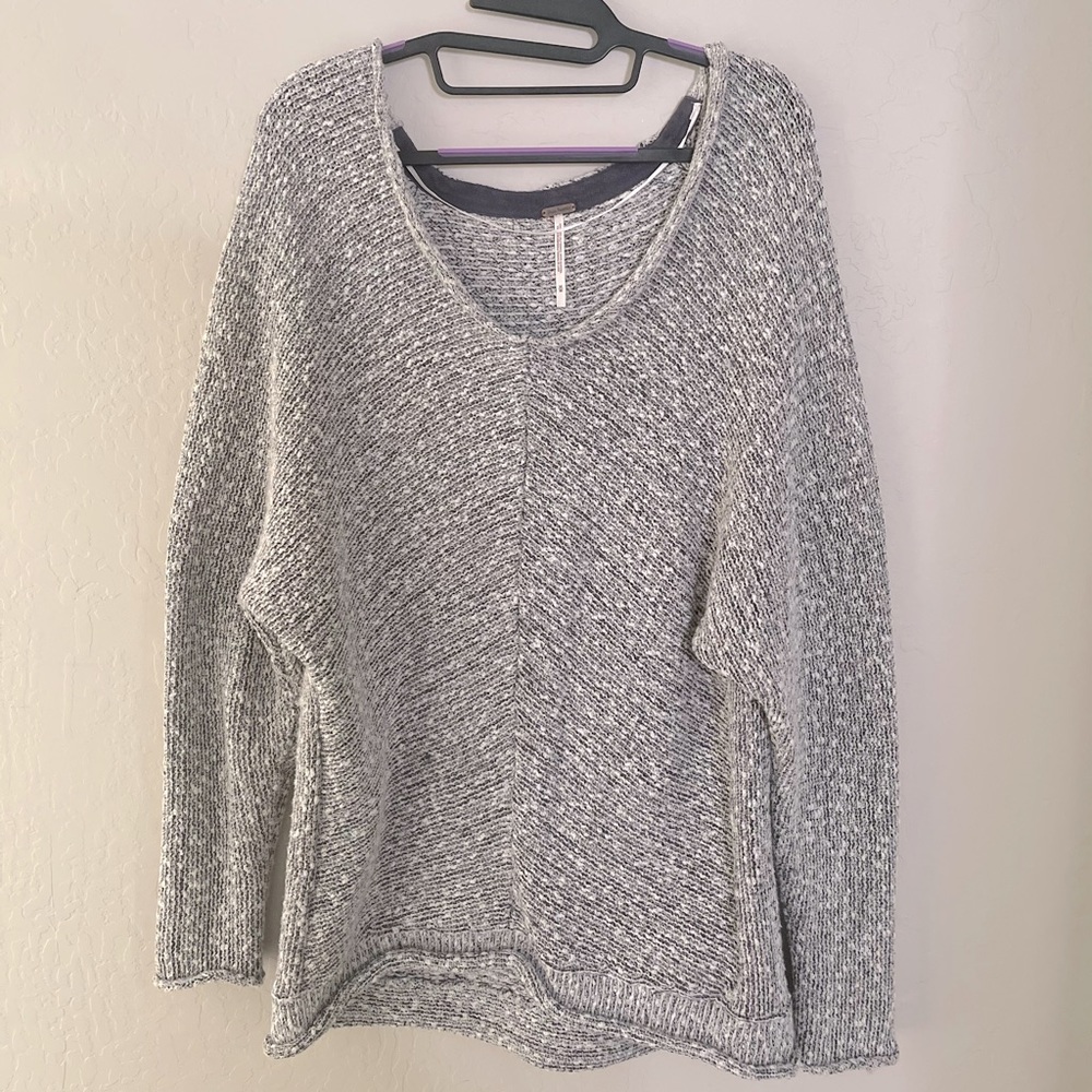 Comfy gray knit sweater size M
